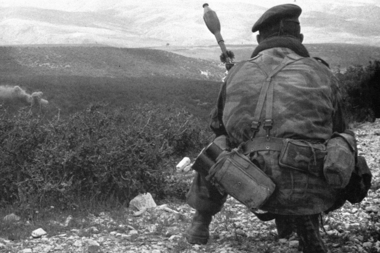 Chasseur-Parachutiste 
tireur au lance-grenades 
lors des combats du djebel M'Zouzia
le 15 avril 1958