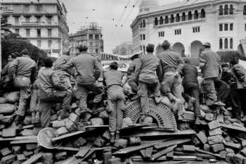 Une BARRICADE