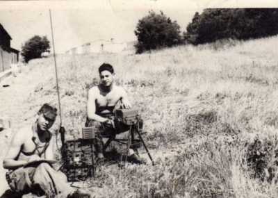 Deux radios au camp de Caylus en 1961