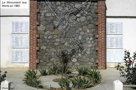 BOUFARIK
Le Monument aux Morts de la Base
en 1961