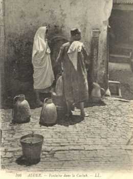 ALGER - Une Fontaine dans la Casbah