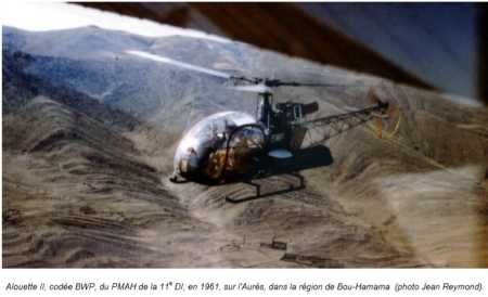 Une ALOUETTE II survole Les AURES en 1961