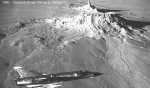 un "Mirage III-C" survole 
le Sahara en 1960