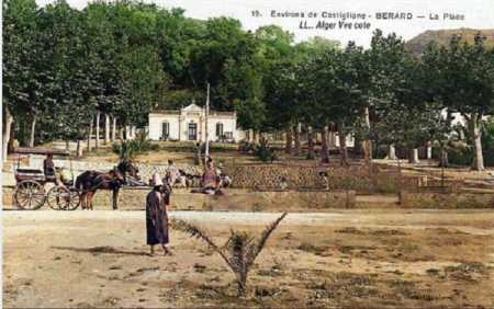 BERARD - La Place du village en 1911
Au fond, la Mairie