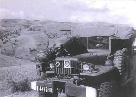 Un dodge du Bataillon 
en panne au col de Ras-El-Akba 
sur la route de Guelma en 1960