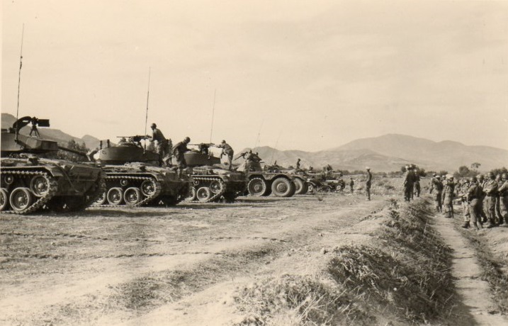ROVIGO -1960 
Tir au canon au Camp du Lido 3 avec des M24
