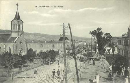 BOGHARI - La Place et l'Eglise