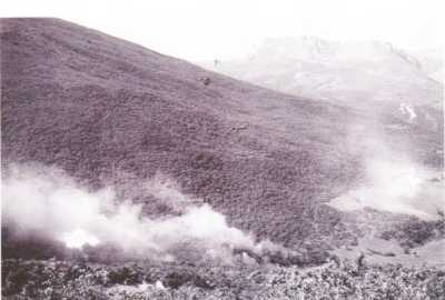3 MAI 1958
Djebel POURES
SOUK-AHRAS
Bombardement au napalm
par les B26