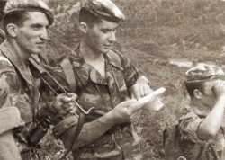 Commando de Chasse P40 du 1er RTA
en Kabylie  au cours du plan "Challe"
Source ECPAD
----
Lieutenant Jacques DEZAUNAY ?