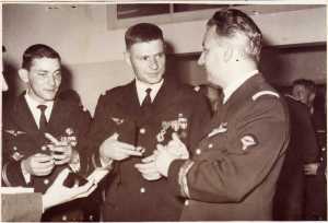 Lieutenants TRAMONI 
Lieutenant Gaston PALLARDY
(Chef du CPA 10 du 15/1/1958 au 12/4/1960)
X