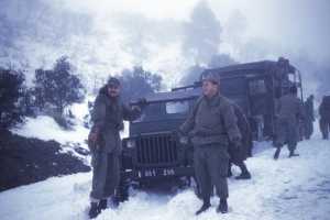 Sous Lieutenantt Marcel PICARD 
et le  Capitaine GIRARD
dans la neige de Kabylie