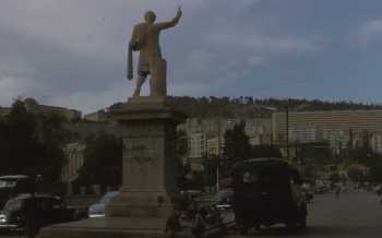 Constantine, la statue de Constantin devant la gare