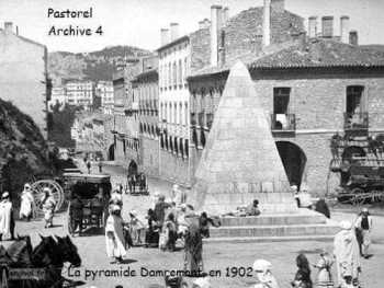 Constantine, 1902, place de la Pyramide