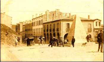 CONSTANTINE - Place de la Pyramide