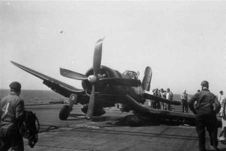 Un Corsair a rompu son train 
sur le pont d'un Porte-Avions
----

  Site Internet de   Patrick-Charles Renaud  