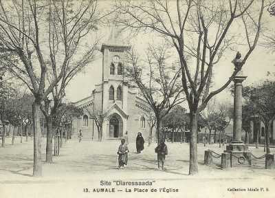 AUMALE - Place de l Eglise