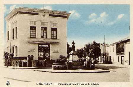 EL KSEUR - Le Monument aux Morts
et la Mairie