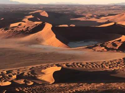 Erg Issaouane. Nord du Tassili - une dune de 350 m