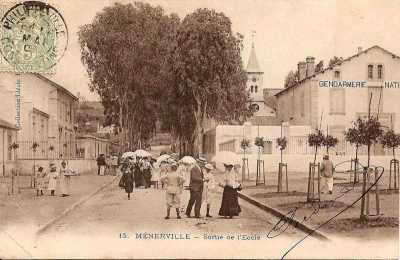 MENERVILLE - Sortie de l Ecole