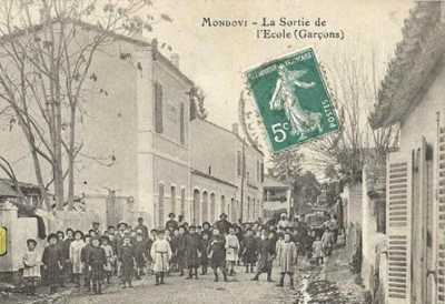 MONDOVI - Sortie de l'Ecole de GARCONS