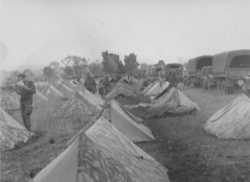 Camp de toiles des paras. 
Photo P. De La Housse.