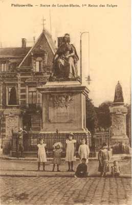 PHILIPPEVILLE
Statue de MARIE-LOUISE 
Reine des Belges