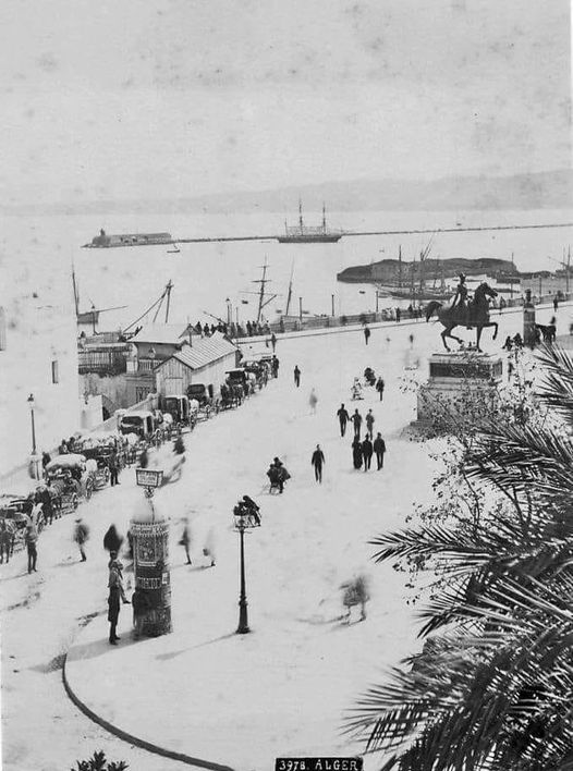Place du Gouvernement 
sous la neige le 19 Janvier 1895