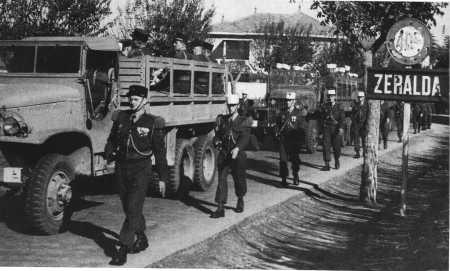 Avril 1961 - Le PUTSCH
le 1er REP quitte ZERALDA 
pour sa dissolution
----
   Non, rien de rien, ... 