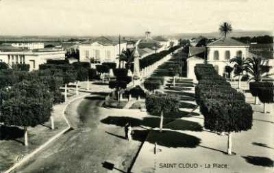 SAINT-CLOUD - La Place Publique