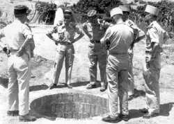 Construction d'un puits 
dans un village de regroupement