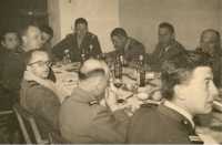 Repas d'officiers du bataillon. 
Photo Bernard Mamy