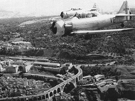 Deux T-6  au-dessus de Constantine en 1959