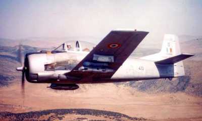 1962  
T-28 "Fennec" de l'Escadron 3/10 de Batna
dessus des Nememtchas

(Collection Paul Michel)