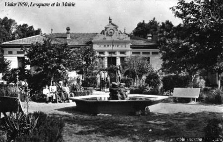 VIALAR - Le Square et la Mairie